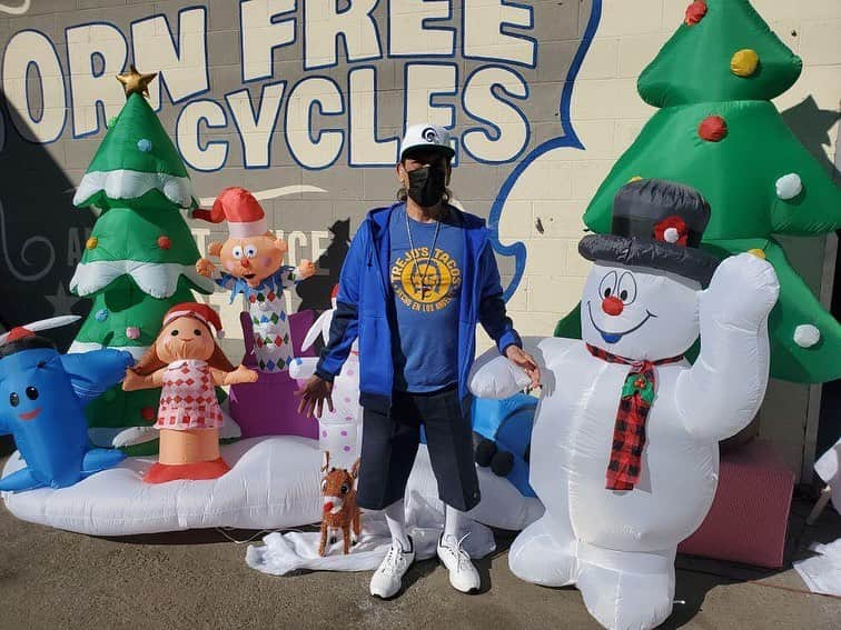 ダニー・トレホさんのインスタグラム写真 - (ダニー・トレホInstagram)「Thank you to everyone that donated to yesterday's LAPD Mission Division, @BornFreeCycles, and Hope of the Valley Toy Drives! #HappyHolidays」12月7日 4時50分 - officialdannytrejo