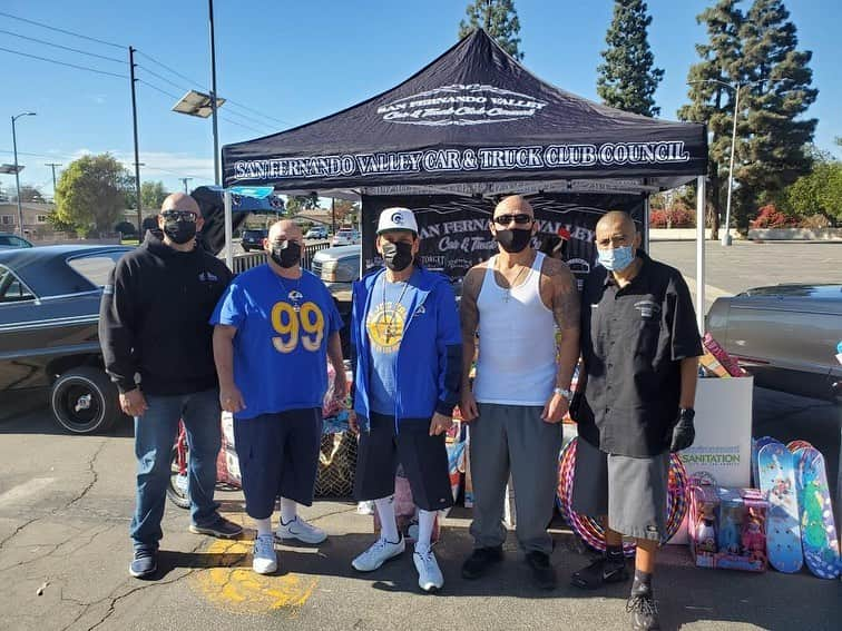 ダニー・トレホさんのインスタグラム写真 - (ダニー・トレホInstagram)「Thank you to everyone that donated to yesterday's LAPD Mission Division, @BornFreeCycles, and Hope of the Valley Toy Drives! #HappyHolidays」12月7日 4時50分 - officialdannytrejo