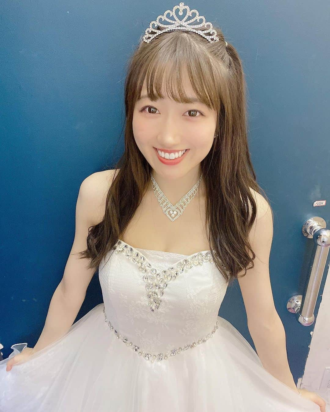 伊咲萌香さんのインスタグラム写真 - (伊咲萌香Instagram)「﻿ ふわふわの純白ドレスにしました🤍﻿ ﻿ 約8ヶ月越しにやっと着れた( ˇᵕˇ )﻿ はじめての生誕は真っ白にしたかったの~！﻿ ﻿ ﻿ #おーえすゆー#伊咲萌香#大須#アイドル#誕生日#生誕祭#白ドレス#osu#idol#birthday#dress#white#21th」12月6日 23時21分 - isakimoeka