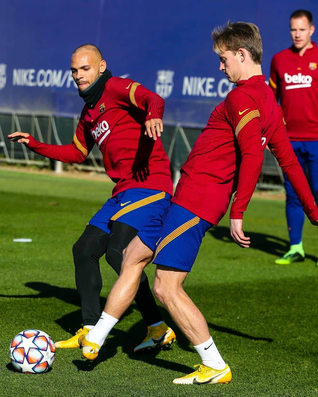 FCバルセロナさんのインスタグラム写真 - (FCバルセロナInstagram)「📍 Ciutat Esportiva Joan Gamper 👀 Focused on the next opponent!   Con la mente puesta en el  #BarçaJuve ⚽  🏋️‍♂️ Preparant el partit 🆚 Juventus」12月6日 23時35分 - fcbarcelona