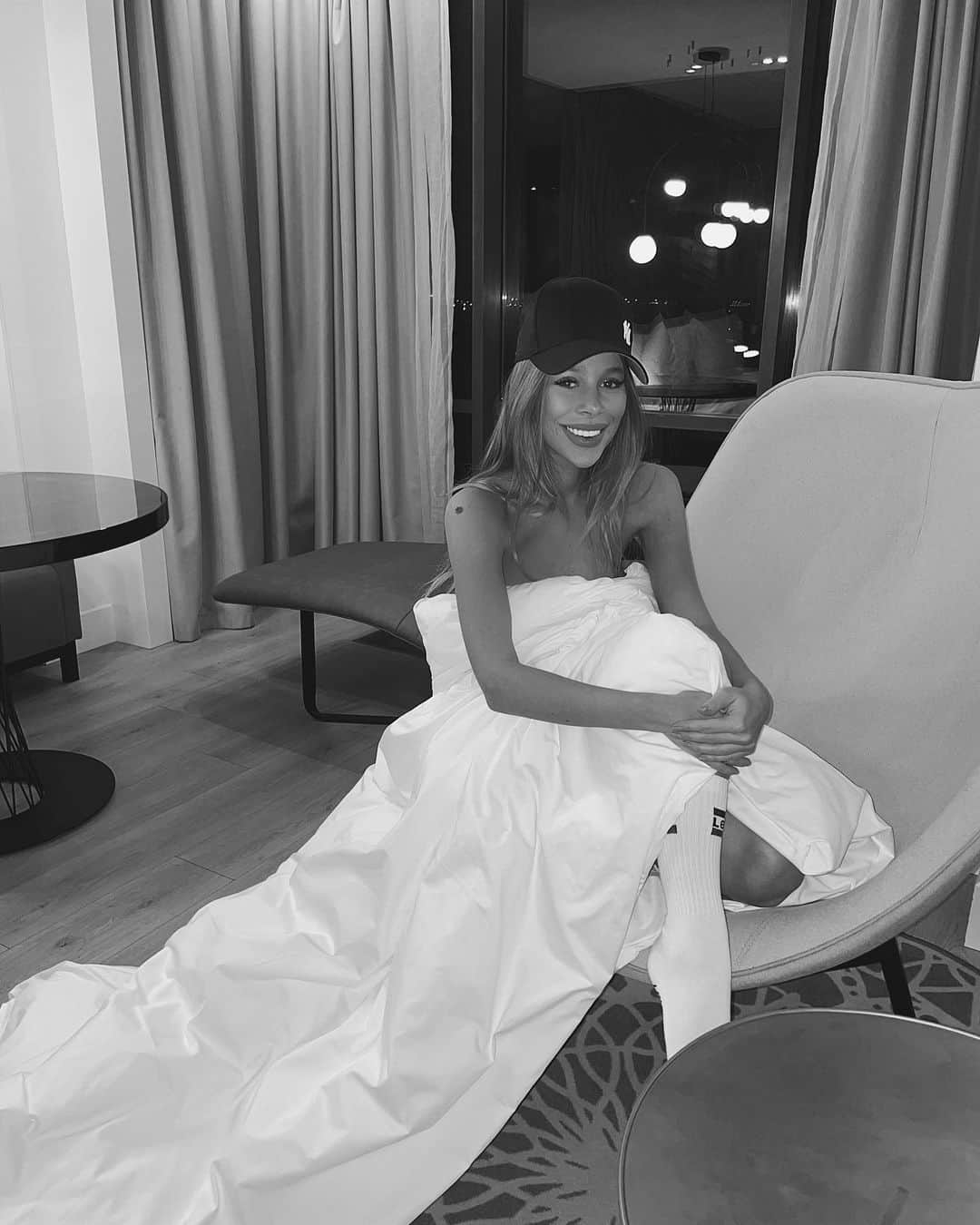 Anyuta Goldenのインスタグラム：「Как вам серия чб?)🥰」