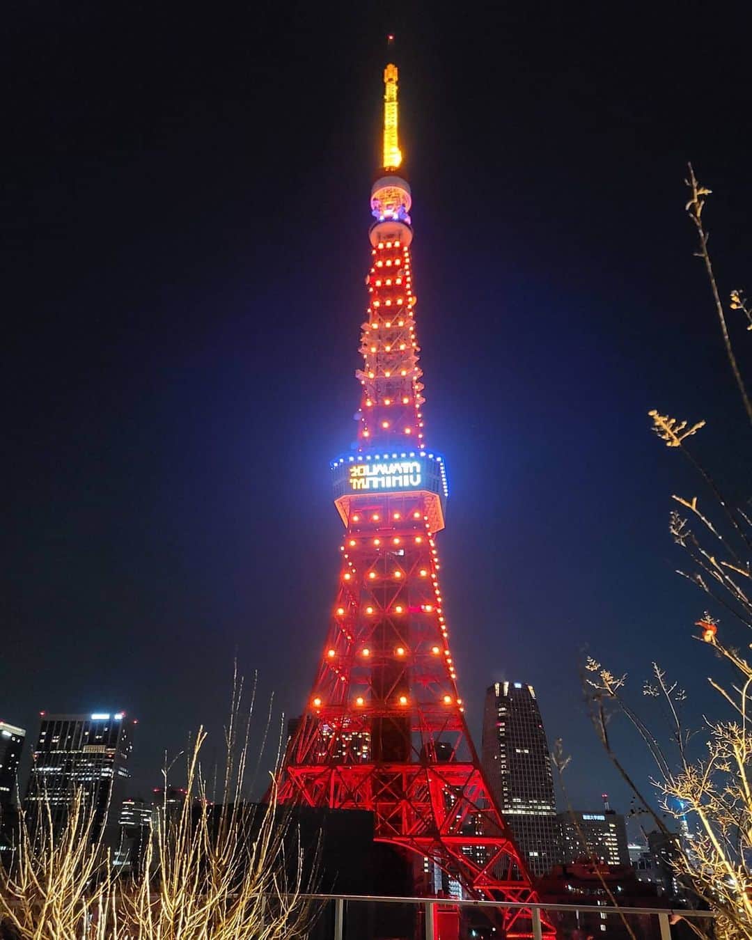 DJ KOOさんのインスタグラム写真 - (DJ KOOInstagram)「東京タワーライトアップ！！  #通算2000安打 を達成した #坂本勇人 選手を祝福する特別ライトアップが点灯✨   #東京タワー がオレンジ色に染まり、「#祝HAYATO」が掲出されました🗼   #DJKOO」12月7日 0時07分 - dj_koo1019