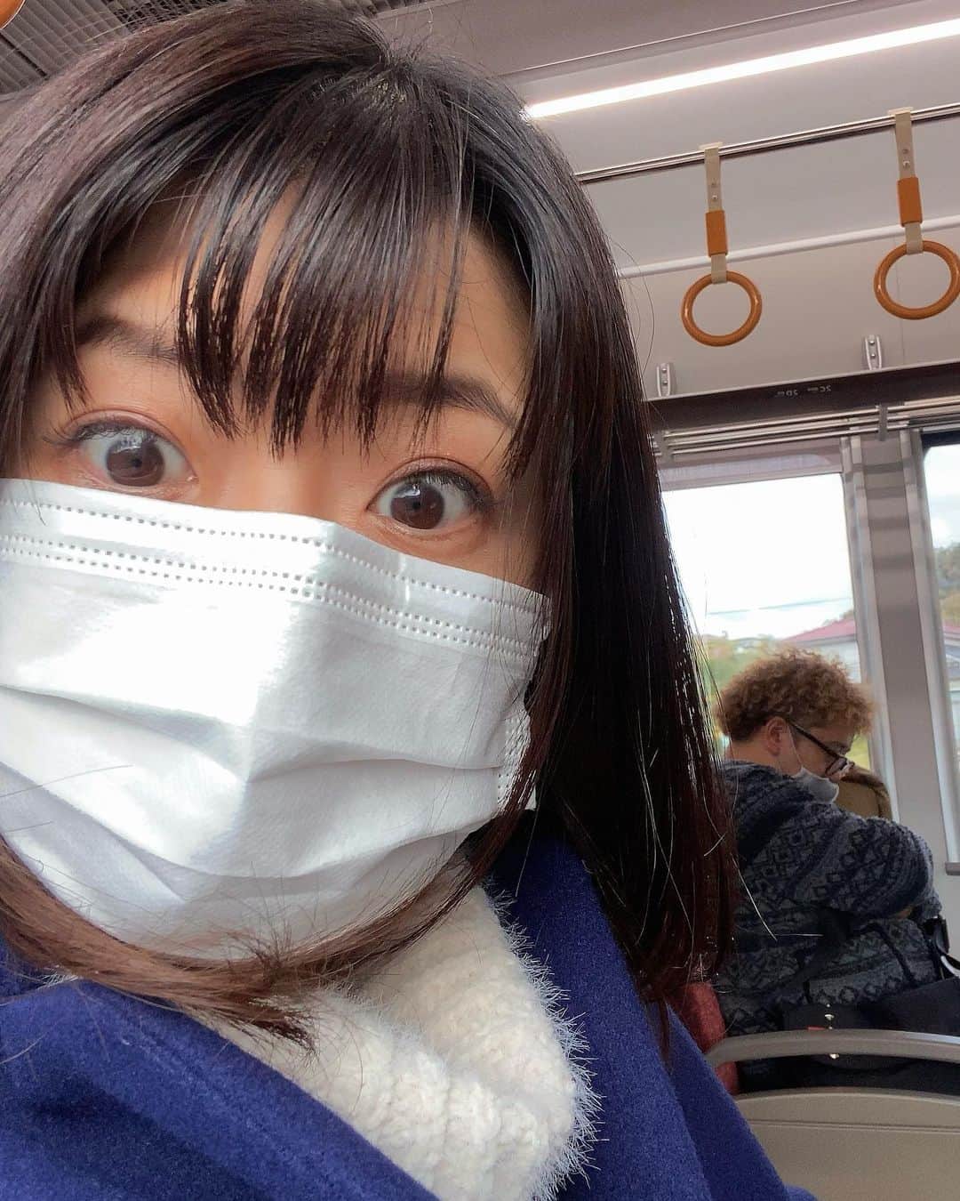範田紗々さんのインスタグラム写真 - (範田紗々Instagram)「藤里一郎さんのそっくりさんが電車に乗ってるう！！（笑） #尾道 #藤里一郎 #範田紗々」12月7日 0時19分 - handa_sasa