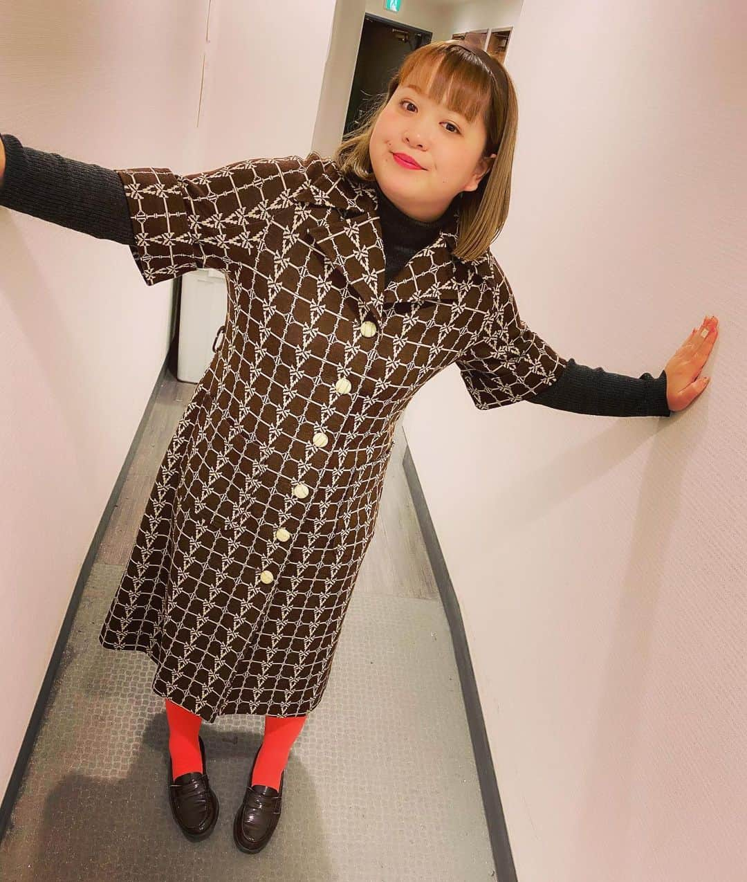 西田さおりさんのインスタグラム写真 - (西田さおりInstagram)「新しい服って初めて下ろす時 なんでこんなにときめくのでしょう！ このときめきを一生 味わいたい！ お婆ちゃんになっても 古着のワンピース着るんだ！ . . #世間知らズ #古着 #下北沢 #MICMO」12月7日 0時21分 - saori19950108