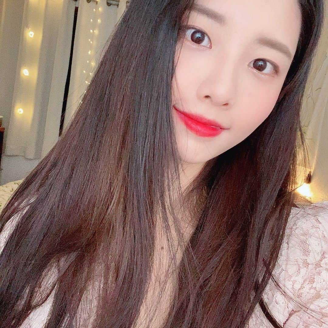 suna（ソナ）のインスタグラム：「오늘 생방 재밌었다>< 담주 생방은 수요일 토요일 이에요!! 룰렛에서 두번이나 걸렸지요😂💕」
