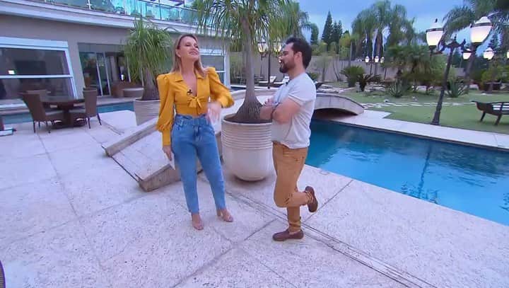 Eliana Michaelichin Bezerraのインスタグラム：「Uma linda entrevista com o cantor amigo @camargoluciano em sua casa. Que família linda❤️. Hoje tbm tem a competição culinária mais divertida da sua tv com casais famosos. Tá divertido demais!!! Espero vcs as 15h, no SBT! #programaeliana #zezedecamargoeluciano #lucianocamargo #familia #minhamulherquemanda」