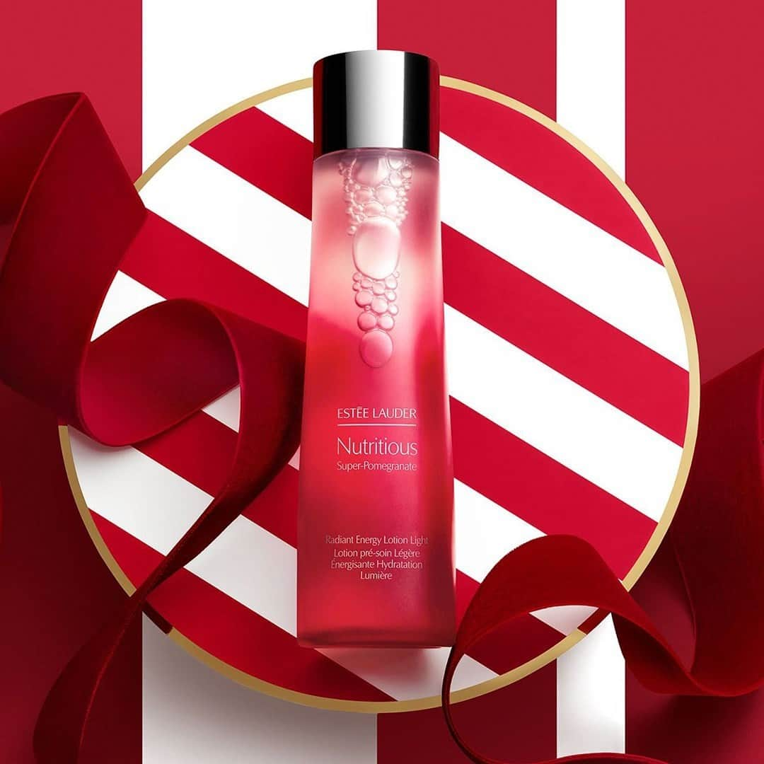 エスティローダーさんのインスタグラム写真 - (エスティローダーInstagram)「Merry and light: our #Nutritious Super-Pomegranate Radiant Energy Lotion Light refreshes skin with lightweight hydration and 2x super-pomegranate concentrate. 🎁 Gift your skin an energized, vibrant look – tap to shop! #GiftWonderland #EsteeWishlist」12月7日 1時00分 - esteelauder