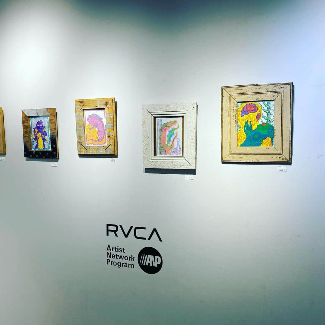 マントル一平さんのインスタグラム写真 - (マントル一平Instagram)「@rvcastore_shibuya  に　@tetsunoritawaraya  さんの個展行ってきました  世界観大好きっす！！！  @kohei_kaneko_k2  と高速旅 その1😎  @rvcajapan  #art #rvca #渋谷」12月7日 1時01分 - mippei_