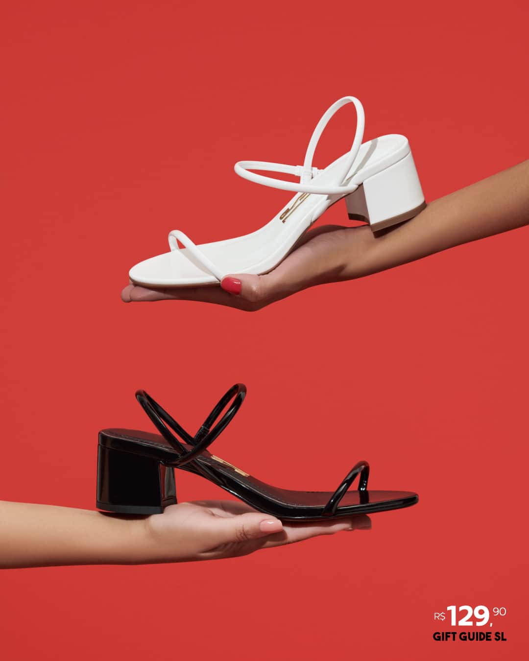 Santa Lollaのインスタグラム：「Mais uma opção imperdível aqui na curadoria do Gift Guide SL: sandália com salto bloco e tiras finas, dando match com o acabamento sofisticado em verniz. [ R$129,90 cada ] #santalollaverao21 #giftguideSL #blockheels #sandals」