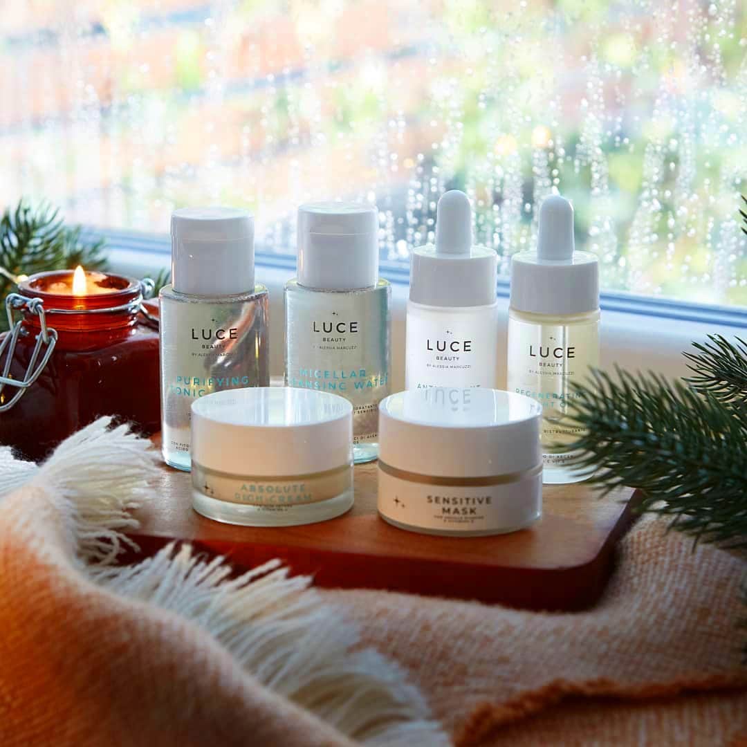 Alessia Marcuzziさんのインスタグラム写真 - (Alessia MarcuzziInstagram)「Christmas Essential Kit by @lucebyalessiamarcuzzi 🎄 Solo su www.lucebeauty.it #christmasgifts #iosonoluce」12月7日 1時10分 - alessiamarcuzzi