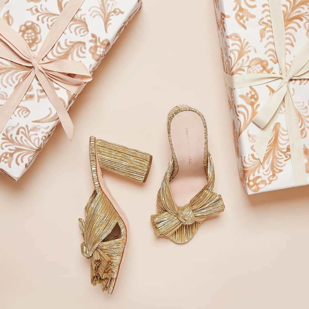 のインスタグラム：「ICYMI: We now offer gift wrapping in our beautiful Pomelo Casa collab paper tied with a matching cotton bow. We have lots of pretty small pieces that would make great stocking stuffers or last minute gifts for friends.」