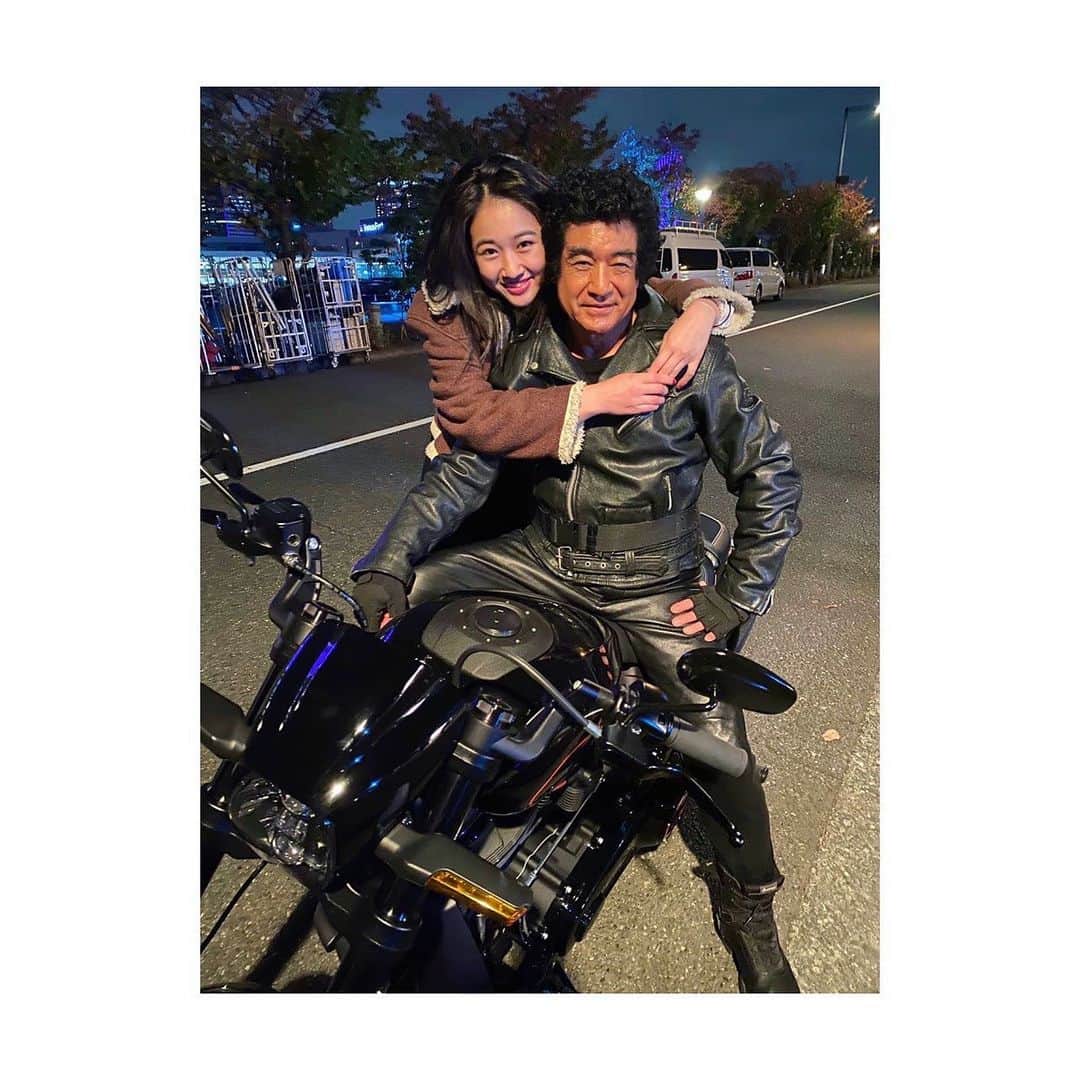 天翔愛さんのインスタグラム写真 - (天翔愛Instagram)「♡🏍♡﻿ ﻿ この間、お父さんが出演しているドラマ﻿ 「ルパンの娘」がクランクアップ お手伝いに行ってきました😊 ﻿ すごく寒い中でしたが お父さんがバイクで走っている姿をみて感動✨﻿ ﻿ やっぱりお父さんはバイクが似合うなあ🏍﻿ ﻿ かっこよかった‼︎お疲れ様でした。﻿ ﻿ #ルパンの娘﻿ #フジテレビ﻿ #映画化　👏﻿ #やっぱり﻿ #お父さんは﻿ #私の憧れ﻿ #かっこよすぎました #寒い中﻿ #お疲れ様﻿ #私もバイク乗れるように﻿ #なりたいな ﻿#天翔愛#aitensho #藤岡弘　#hiroshifujioka  ﻿ ﻿ ﻿ ﻿ ﻿ ﻿」12月7日 1時33分 - ai_tensho_official