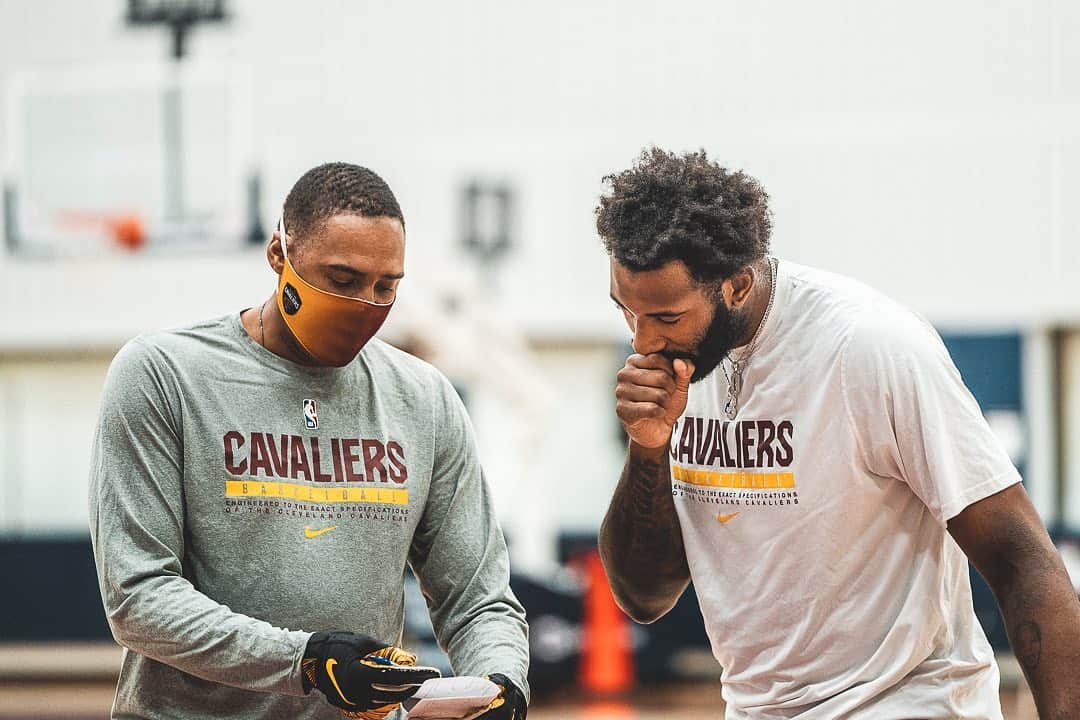 アンドレ・ドラモンドのインスタグラム：「🔜🏀😈 let’s get every @cavs fan in the comments !! ⬇️」