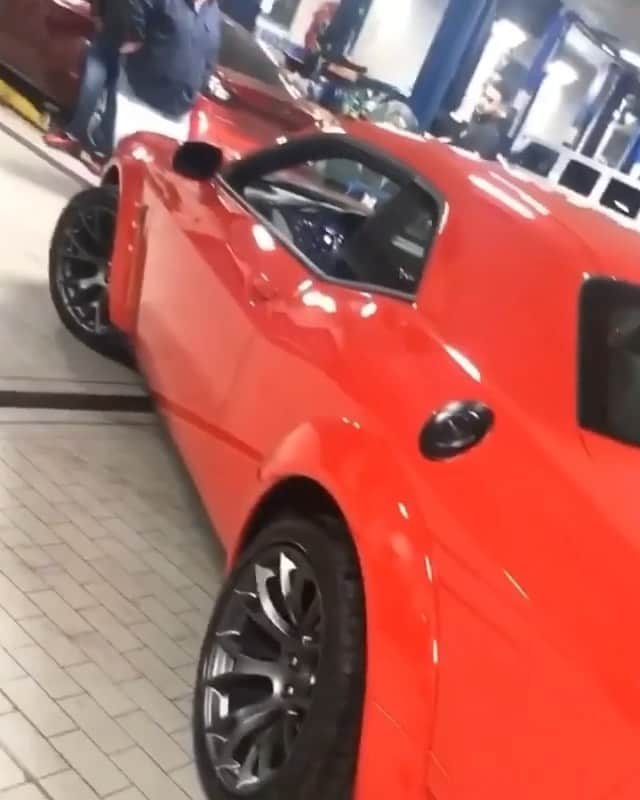 ファンクマスター・フレックスのインスタグラム：「This is my whip of choice! Challenger Hellcat Redeye Widebody! @dodgeofficial WHATS YALL FAVORITE CAR RIGHT NOW?  FUNKFLEX IN EVERY THURSDAY IG LIVE 9PM! Powered by: @dodgeofficial」
