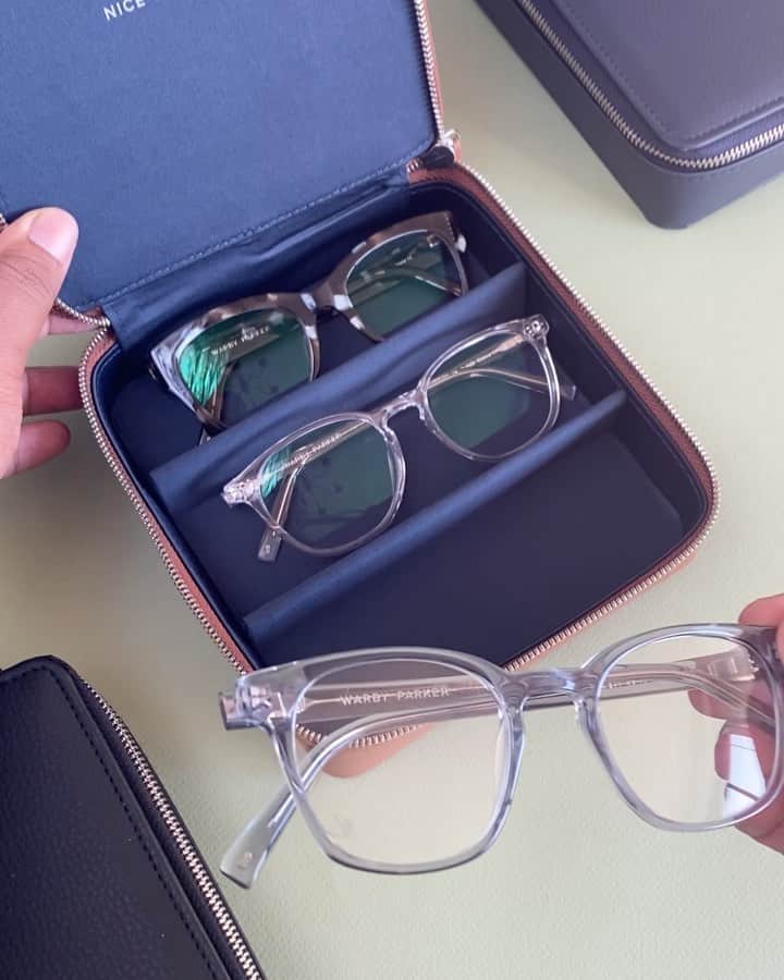 Warby Parkerのインスタグラム：「Zip up to house three frames in our sturdy Parker Travel Cases—perfect for those who want to travel with options! 👓🕶👓 Available in Midnight, Jet Black, and Walnut 😍」