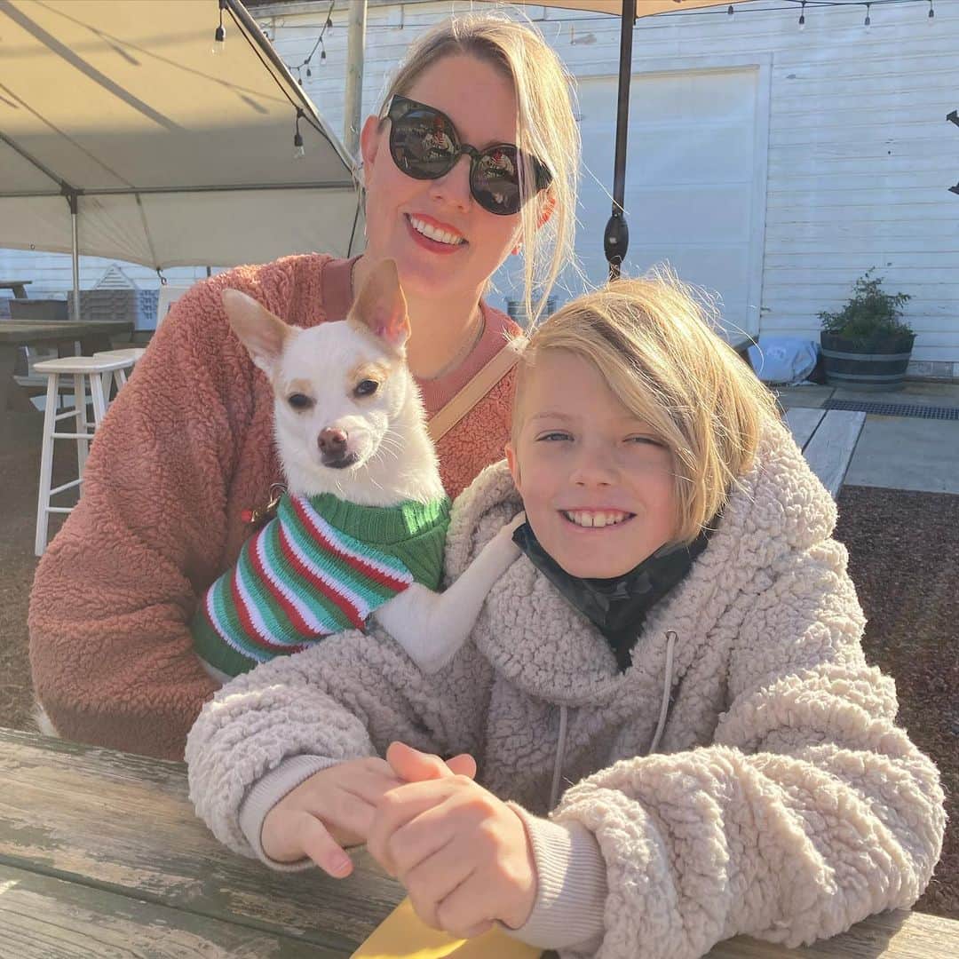 Jason G. Sturgillのインスタグラム：「It’s a beautiful weekend to visit @wolvesandpeople and get some gifts for the holidays!」