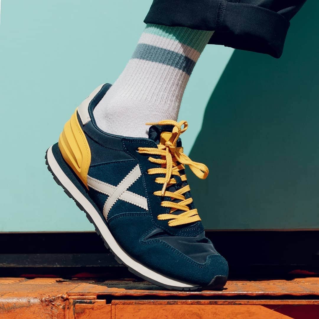のインスタグラム：「Feeling those Sunday vibes 👟🤙#munichmoda #Massana #newcollection #fw2020」