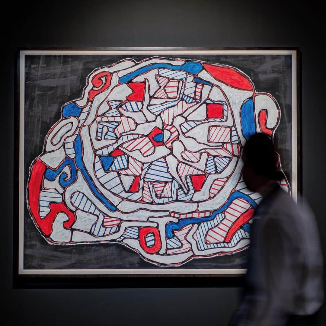 サザビーズさんのインスタグラム写真 - (サザビーズInstagram)「Executed in 1966, Jean Dubuffet’s ‘Pendule IV (Flamboiement de L'Heure)’ marks the height of the artist’s ‘Ustensiles Utopiques’ series, in which he celebrated the mundane objects of everyday life in his signature Hourloupe style. Dubuffet's colors and shapes meticulously intertwine to form a perpetual maze - a clock that is balanced between figuration and abstraction, form and fantasy. This work is a highlight of our Impressionist, Modern & Contemporary Art Evening sale on 8 December in #NYC. Link in bio to browse the full sale. #SothebysContemporary #SothebysImpMod #JeanDubuffet #ContemporaryArt」12月7日 2時14分 - sothebys