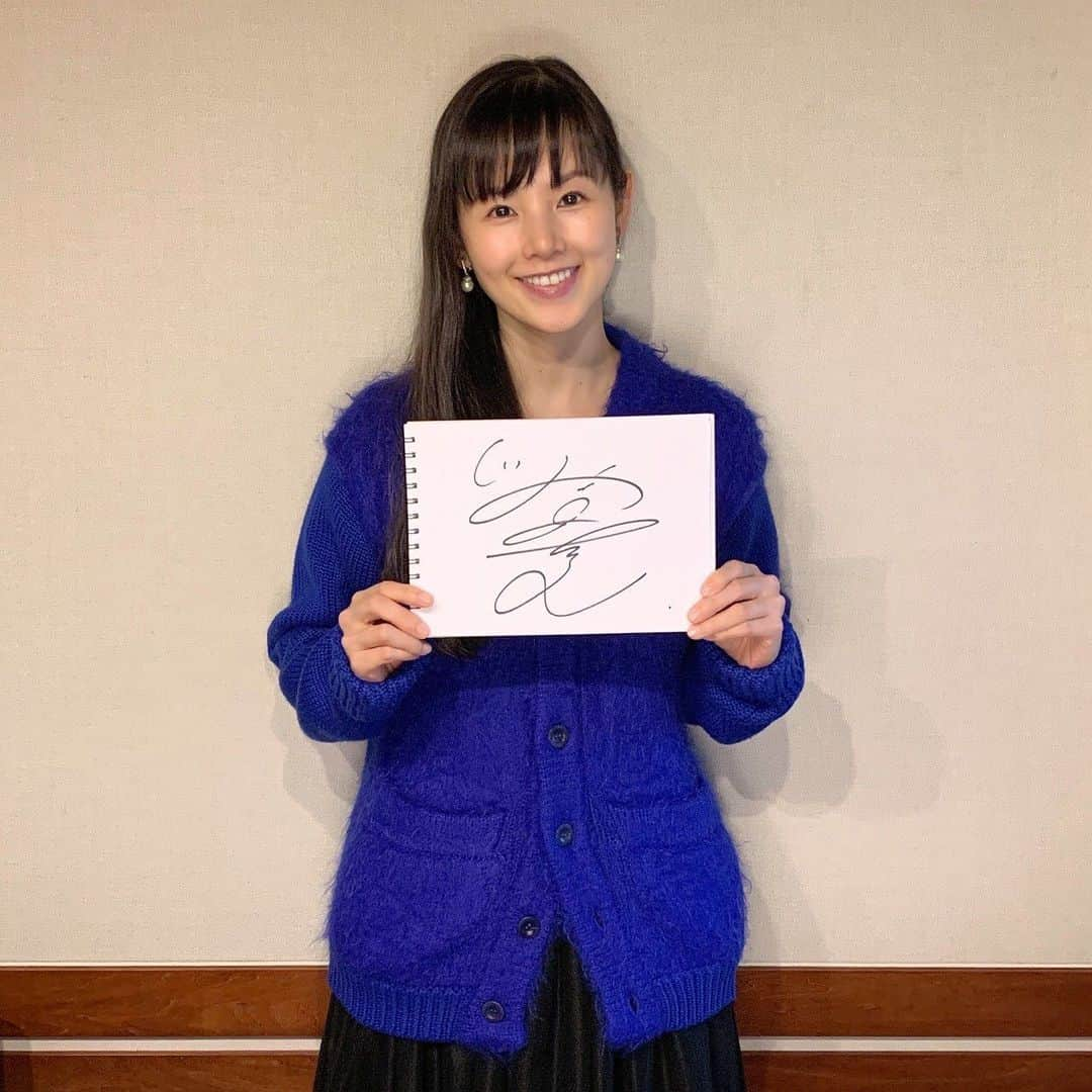 坂本美雨のディア・フレンズさんのインスタグラム写真 - (坂本美雨のディア・フレンズInstagram)「12/7（月）#ディアフレンズ ﻿ ゲストは・・・﻿ 女優で歌手の#小西真奈美 さん🌸🌸﻿ @manami.official﻿ ﻿ 4人のプロデューサー陣が、オリジナル曲、﻿ カバー曲を１曲づつ製作したアルバム『#Cure 』💿﻿ コロナ禍でのアルバム製作、という事もあって、﻿ 初めての経験が多かった！？﻿ シンガー・ソング・ライターとして、歌手としての﻿ 小西真奈美さんの魅力に迫ります🌟﻿ ﻿ 【#森永乳業 #CafeTlk】﻿ 買い物は慎重派！？即決派！？👛👗﻿ ﻿ #亀田誠治﻿ #後藤正文﻿ #Gotch﻿ #アジカン﻿ #堀込高樹﻿ #KanSano﻿ #椎名林檎﻿ #星野源﻿ #ジャネットジャクソン﻿ #JanetJackson﻿ #ファブリーズ﻿ #坂本美雨 #MiuSakamoto﻿ @miu_sakamoto﻿ #ディアフレンズ﻿ #tokyofm #JFN﻿ #今日のひとこと #全国38局ネット﻿ #radiko #radikoタイムフリー﻿ @tokyofm_official」12月7日 2時31分 - dearfriends80