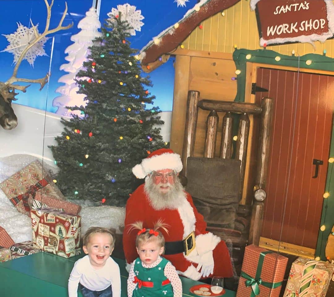 カーリー・パターソンのインスタグラム：「Covid Christmas 2020 🎅🏼」