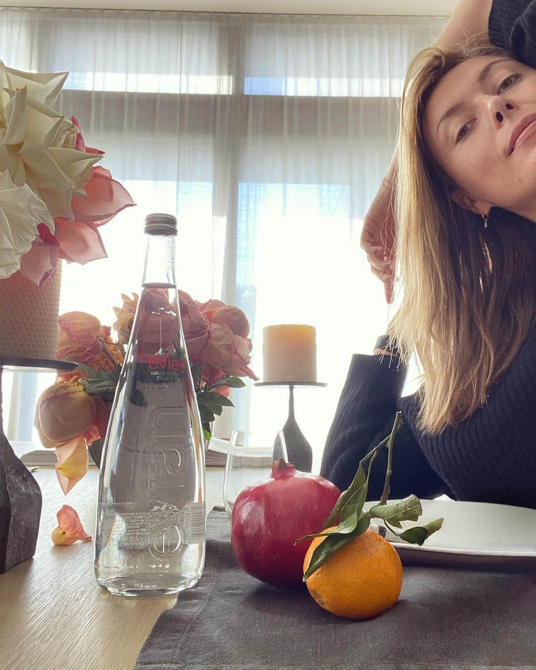 evianのインスタグラム：「Even though 2020 may not have been what we all were expecting, so let’s take this time to appreciate all that we have. 💗  Share your #eviantable like @mariasharapova, and show us how you’re celebrating with those you love! ⭐️  #evian #evianwater #stayhydrated #positivedrops」