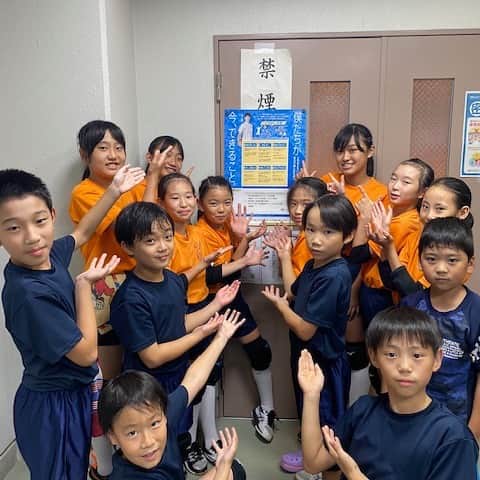 石川祐希のインスタグラム：「今日ご紹介するのは、富山県の小学生チーム「蜷川ＪＶＣ」のみなさんです。男女混合チームかな？☺️チームメイトと声を掛け合いなができることを頑張って、これからもバレーボールを楽しんでね！🤝  【感染予防ガイドブックはこちら】 https://www.goodonyou.tokyo/imadekirukoto/  #imadekirukoto  #神戸大学医学部附属病院  #descente  #デサント」
