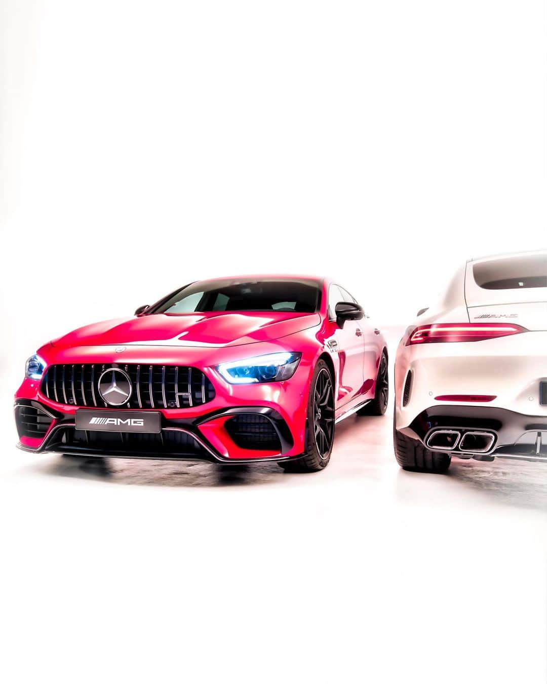 Mercedes AMGさんのインスタグラム写真 - (Mercedes AMGInstagram)「The dynamic Mercedes-AMG lineup can now be enjoyed at home in hyperrealism form. Get the AMG Calendar 2021 shot by photo artist Michael von Hassel.   Picture may differ from actual product.   #MercedesAMG #calendar #AMGMeetsArt」12月7日 2時53分 - mercedesamg