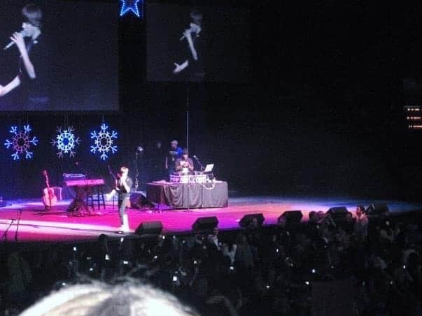 テイラー・ジェームスのインスタグラム：「Jingle Ball  #throwback」