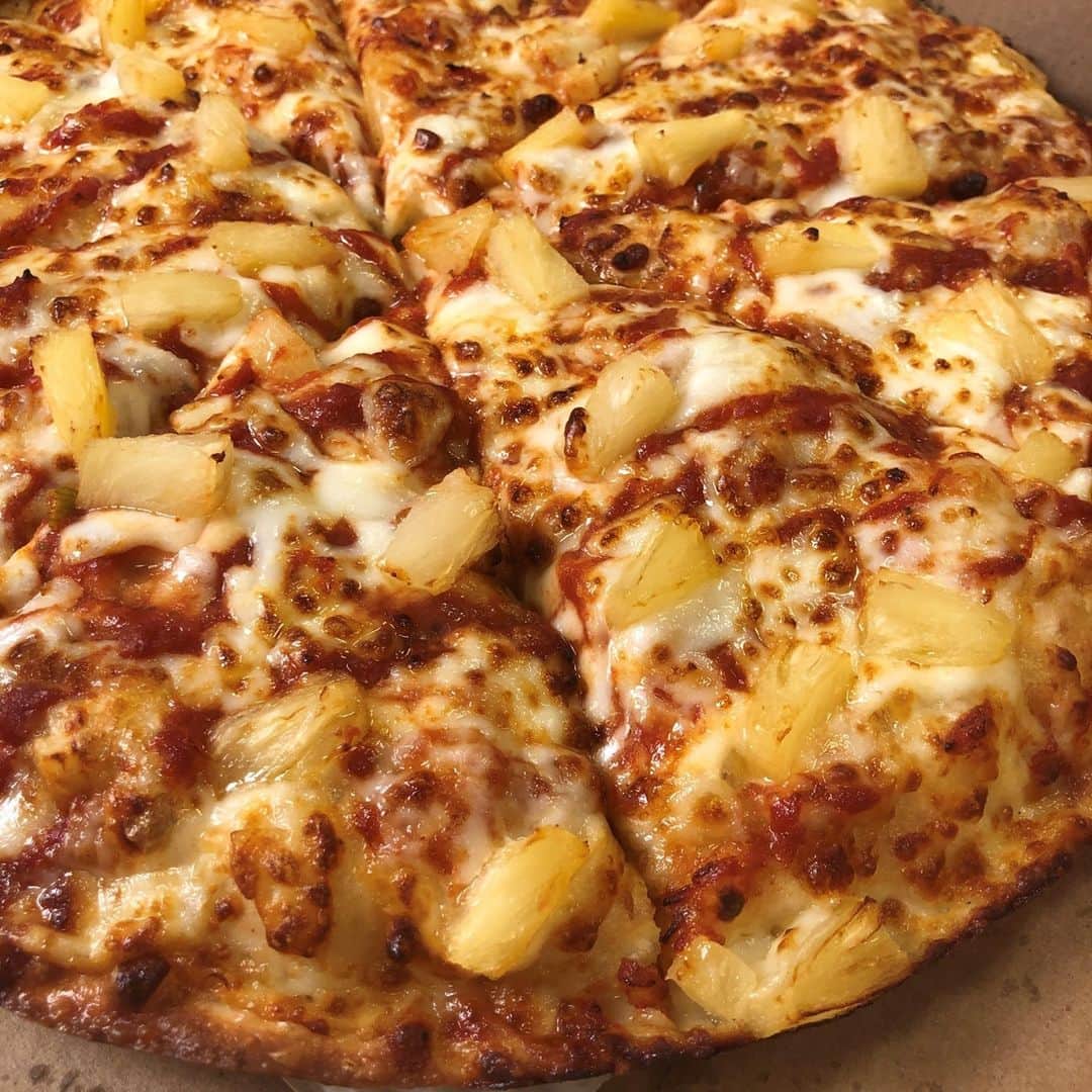 Domino's Pizzaさんのインスタグラム写真 - (Domino's PizzaInstagram)「Yay or nay? 🍍」12月7日 3時00分 - dominos