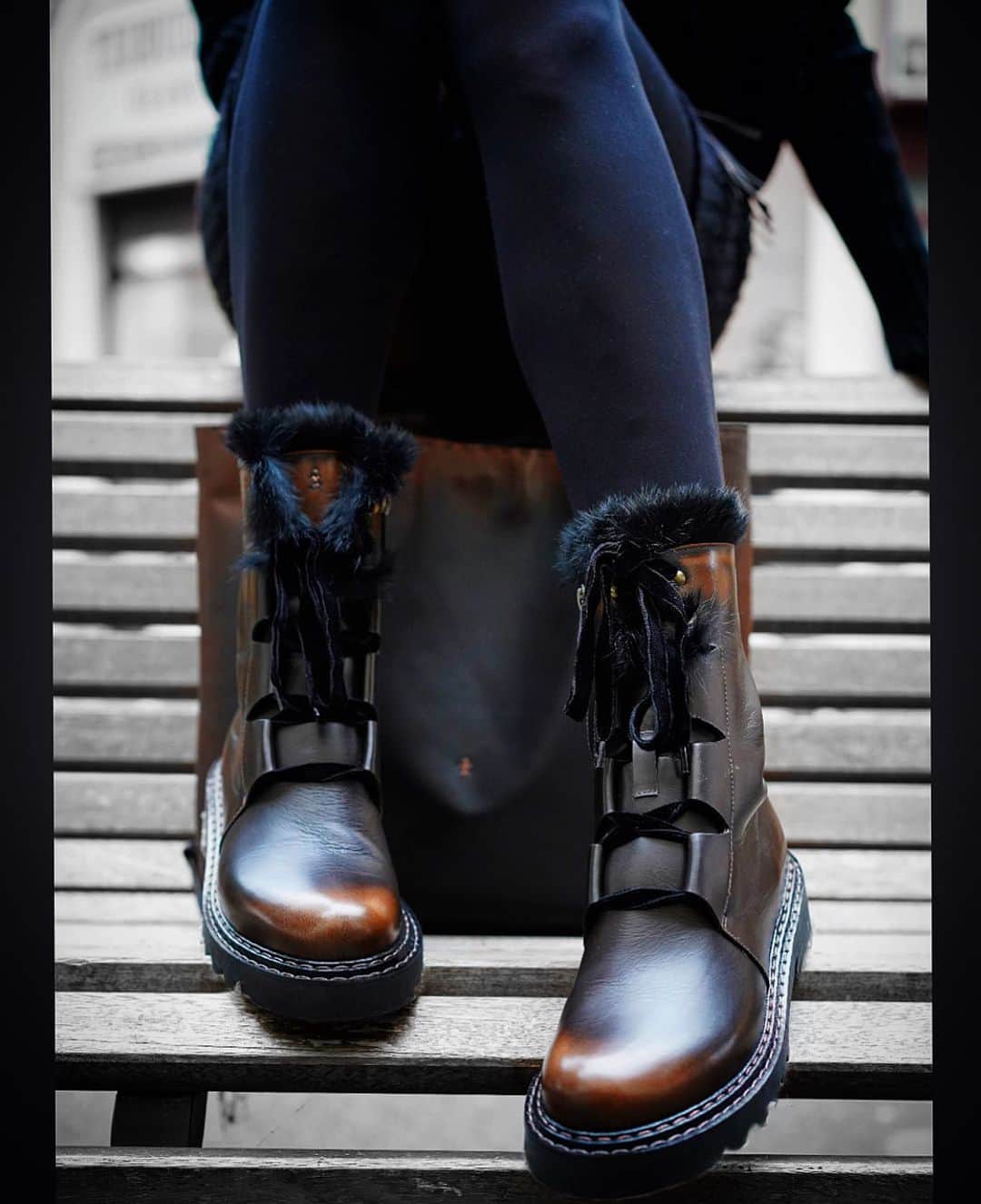 エンリーベグリンさんのインスタグラム写真 - (エンリーベグリンInstagram)「BRUSHED COMBAT BOOT BRANDY #henrybeguelin#boots#combatboots#black#brown#colors#leather#vegetaltanned#comfortstyle#casual#style#」12月7日 3時04分 - henrybeguelin_official