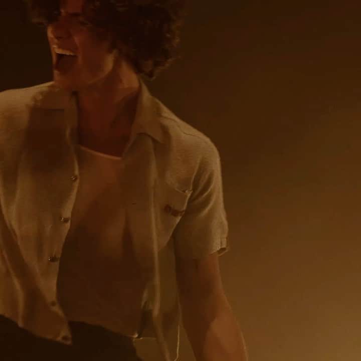 ショーン・メンデスのインスタグラム：「The full #WONDER deluxe is out now. You can listen to all of the live performances on streaming services plus watch them on my youtube. Thank you guys so much 🖤」