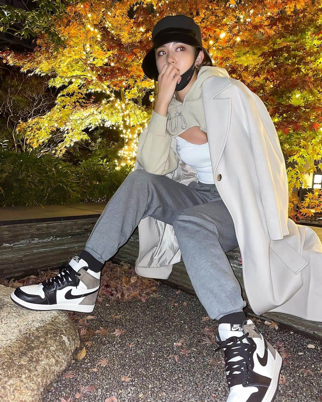 のインスタグラム：「#Outfit 🍁🌙 眠たい日のスニーカーコーデ。😴笑  今日も絶対楽しくなるに決まってる撮影😂 撮ってきます💗💗💗  #cjd_karen #fashion #jordan」