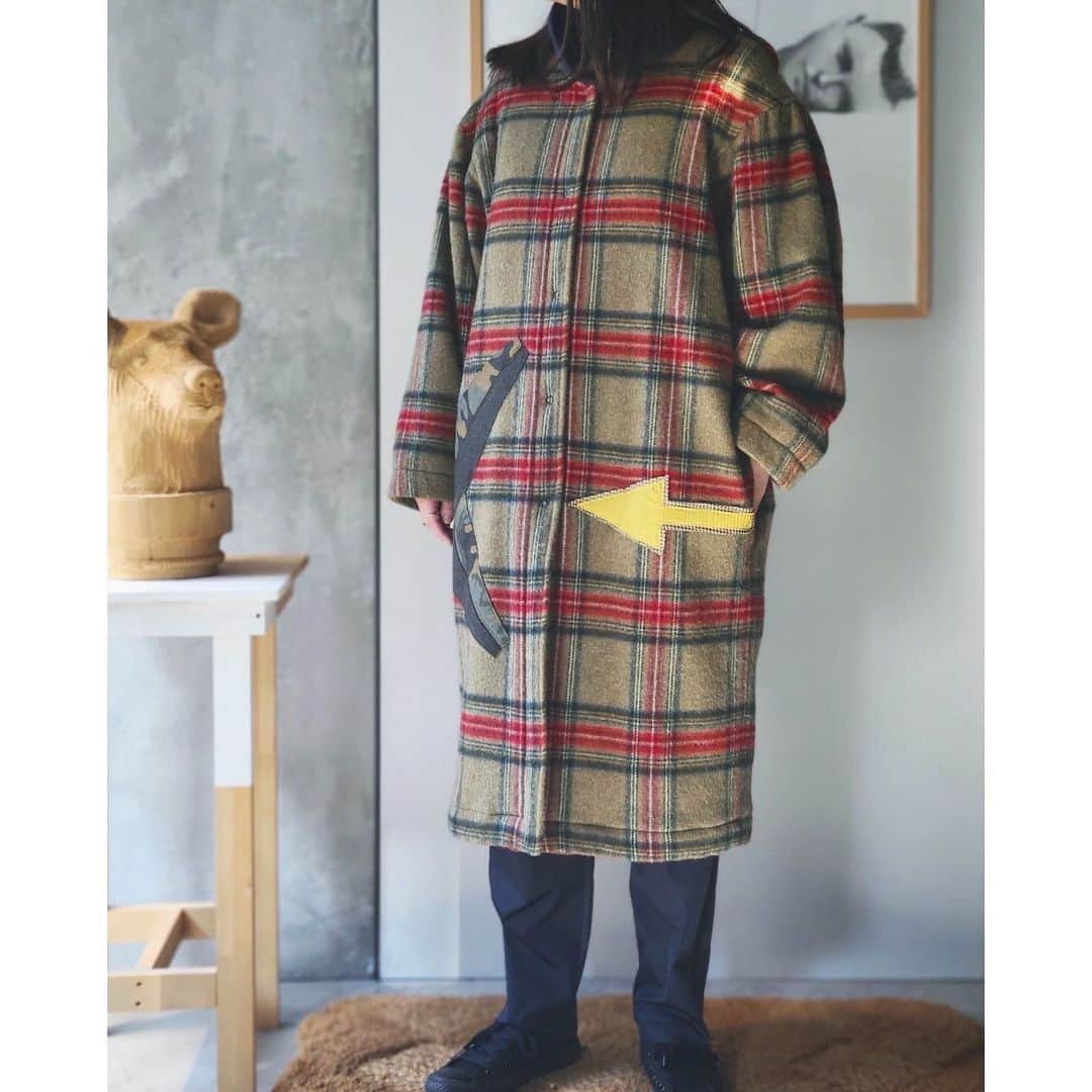 HPFRANCE　アッシュペーフランスさんのインスタグラム写真 - (HPFRANCE　アッシュペーフランスInstagram)「【D-due】 2020 AUTUMN WINTER -Uniqueness coat-  スペイン・ガリシア発デ・ドゥエ @dduehpf が提案する、細部までこだわりぬいた仕立てと、アートのような感覚で作られるコート。今回シーズンは「THE WAY」をテーマにデザインされた、ユニークなプリントや刺繍、巡礼の道を進む服装をイメージしたスポーティーな素材の組み合わせが楽しいラインナップが揃いました。  #ddue #galicia #ガリシア #fashion #textiles #coat #outer #autumnfashion #コート #アウター #madeinspain #newcollection #2020aw #hpfrance #アッシュペーフランス #クリエイションが人を豊かにする」12月7日 12時47分 - hpfrance_official