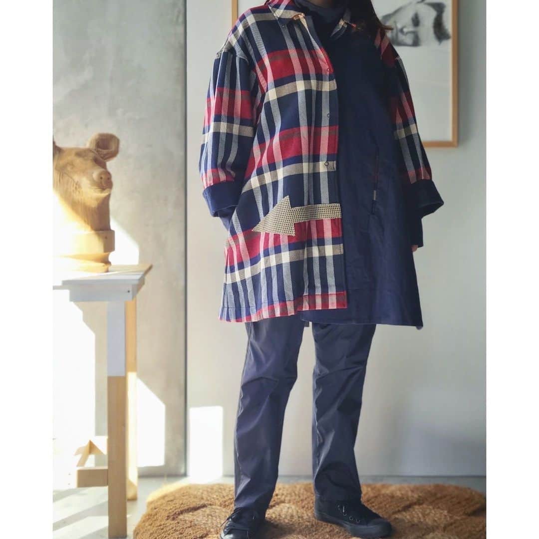 HPFRANCE　アッシュペーフランスさんのインスタグラム写真 - (HPFRANCE　アッシュペーフランスInstagram)「【D-due】 2020 AUTUMN WINTER -Uniqueness coat-  スペイン・ガリシア発デ・ドゥエ @dduehpf が提案する、細部までこだわりぬいた仕立てと、アートのような感覚で作られるコート。今回シーズンは「THE WAY」をテーマにデザインされた、ユニークなプリントや刺繍、巡礼の道を進む服装をイメージしたスポーティーな素材の組み合わせが楽しいラインナップが揃いました。  #ddue #galicia #ガリシア #fashion #textiles #coat #outer #autumnfashion #コート #アウター #madeinspain #newcollection #2020aw #hpfrance #アッシュペーフランス #クリエイションが人を豊かにする」12月7日 12時47分 - hpfrance_official