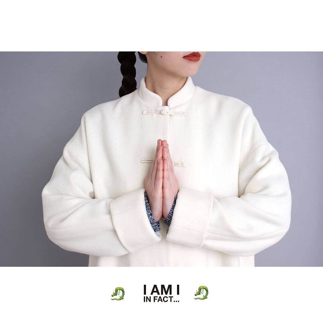 のインスタグラム：「. 【new arrival】  Superior mossa CHINA COAT  今年の冬はチャイナコート　 いかがでしょう？？  オンラインストアにて ご予約も承っております🍥  #iamiinfact  #20aw  #チャイナコート」