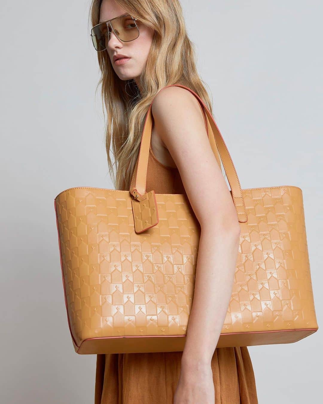 カレンウォーカーのインスタグラム：「Introducing our new handbags that feature the Karen Walker monogram for the first time; embossed on Napa leather which will age beautifully with each wear.」