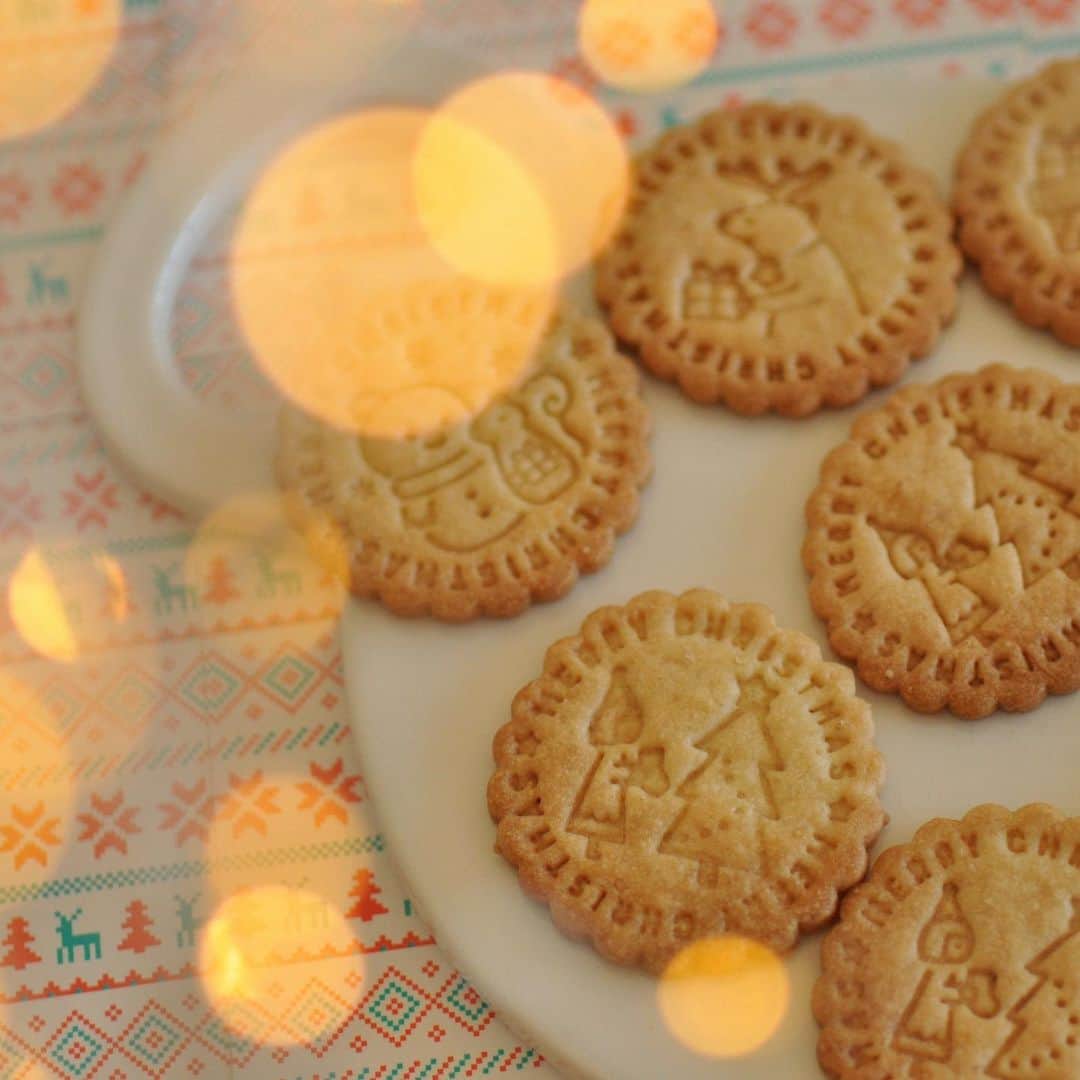 masayoさんのインスタグラム写真 - (masayoInstagram)「2020.12.7 +cookie  ・ @cotta_corecle  さんから クリスマスのサンプルで いただいた メッセージクリスマスクッキー型で クッキーを焼きました♪ ・ 焼きっぱなしで こんなに可愛いのが できましたよ❤︎ ・ #コッタ #cotta #PR #cotta2020クリスマス  #コッタパートナー  #製菓材料ならコッタ  #お菓子作りならコッタ  #レシピもコッタ #クッキー#クリスマス #玉ボケ #暮らし#暮らしを楽しむ #igersjp #instagram #cookie #christmas#homemade #simplelife」12月7日 13時47分 - masayo_san