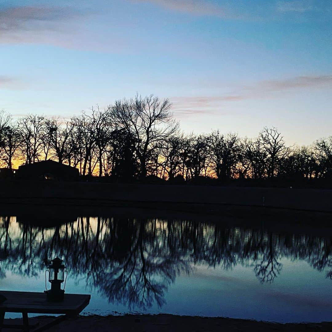 ピーター・ファシネリさんのインスタグラム写真 - (ピーター・ファシネリInstagram)「Half way through filming #TheUnbreakableBoy here in #Oklahoma. Hope you enjoy some of these pics I took from last nights location. #Nightshoots @lionsgate」12月7日 5時15分 - peterfacinelli