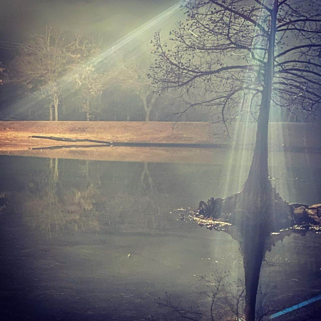 ピーター・ファシネリさんのインスタグラム写真 - (ピーター・ファシネリInstagram)「Half way through filming #TheUnbreakableBoy here in #Oklahoma. Hope you enjoy some of these pics I took from last nights location. #Nightshoots @lionsgate」12月7日 5時15分 - peterfacinelli