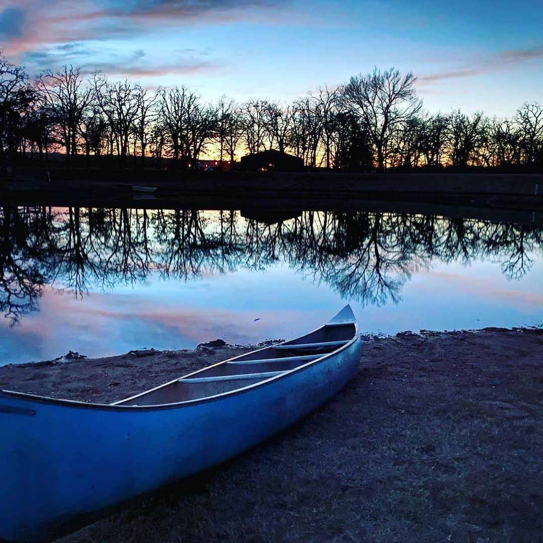 ピーター・ファシネリのインスタグラム：「Half way through filming #TheUnbreakableBoy here in #Oklahoma. Hope you enjoy some of these pics I took from last nights location. #Nightshoots @lionsgate」