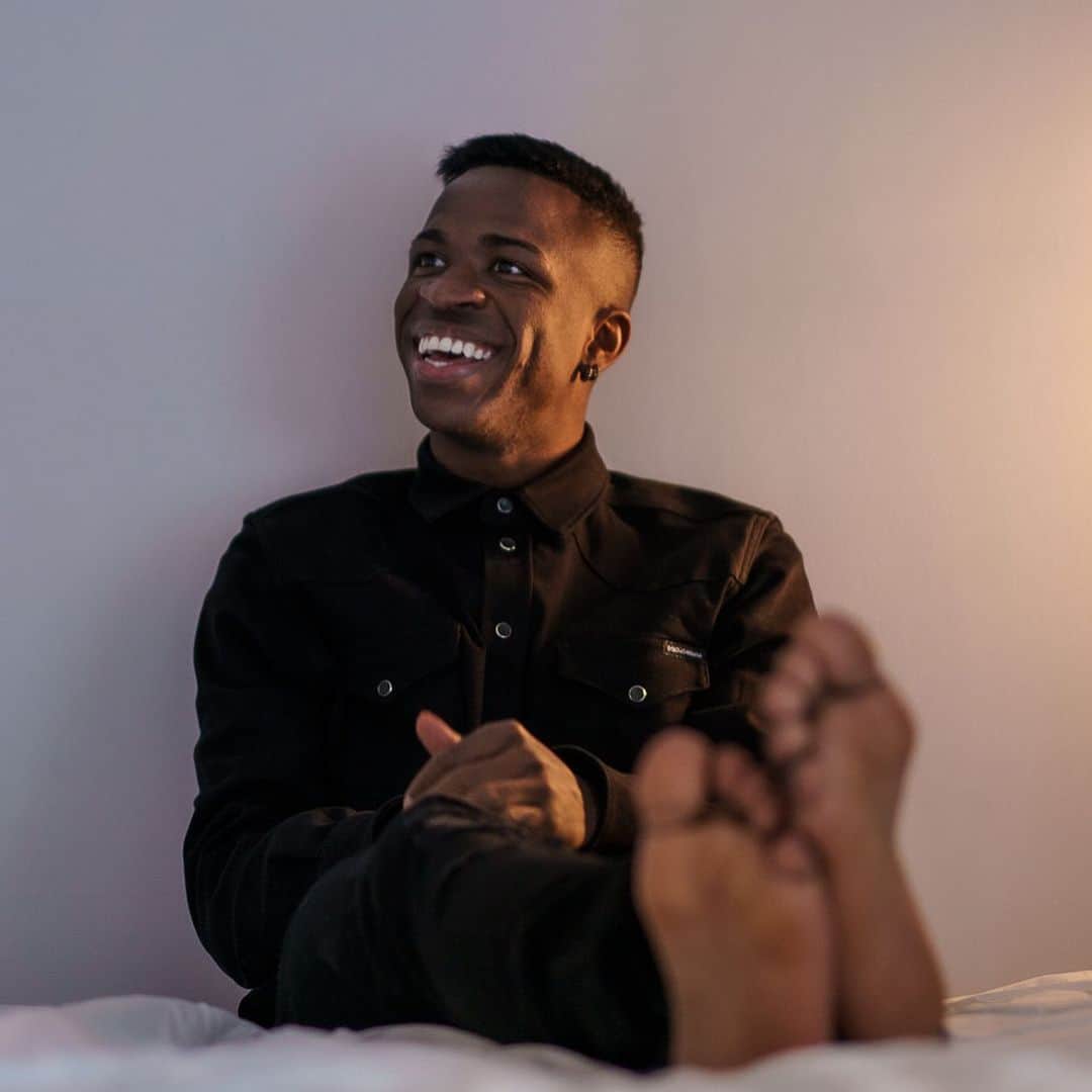 ヴィニシウス・ジュニオールのインスタグラム：「Carpe diem. 😁📸 @dolcegabbana @dolcegabbana_man」