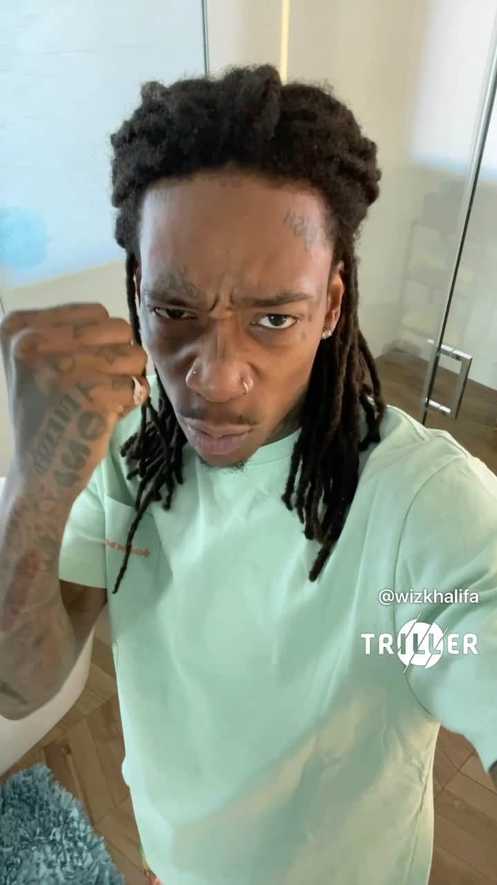ウィズ・カリファのインスタグラム：「And any other event too 🦈💕」