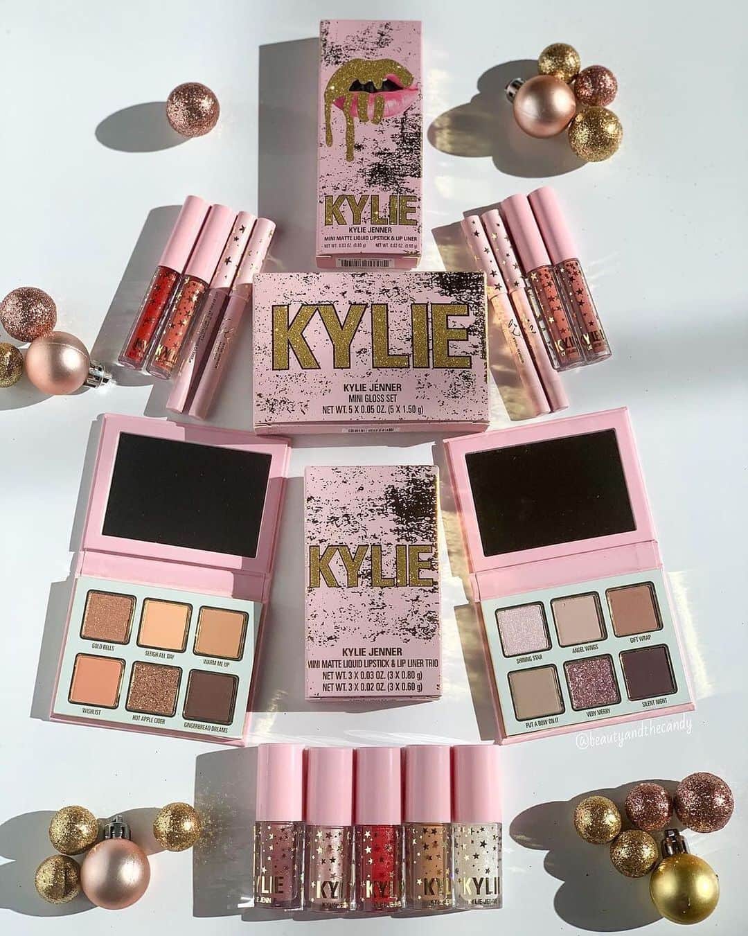Kylie Cosmeticsさんのインスタグラム写真 - (Kylie CosmeticsInstagram)「xmas tree goals! 🤩 gorgeous shot of our @ultabeauty exclusive holiday collection by @beautyandthecandy🎄shop now on ulta.com or in @ultabeauty stores 💕」12月7日 6時02分 - kyliecosmetics