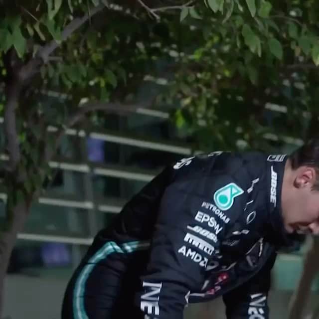 ジェンソン・バトンのインスタグラム：「As much as I’m happy for Checo I’m gutted for @georgerussell63 but in reality the result today doesn’t really matter. Today George put himself on the radar of every team up and down the pit lane and fans Worldwide 👏🏽Bright future me thinks! #yoda #skysportsf1」