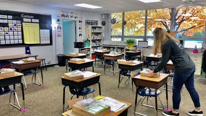 NBC Newsさんのインスタグラム写真 - (NBC NewsInstagram)「Near Dayton, Ohio, schools in one district started the school year remotely, waiting until mid-October to resume in-person classes. But by late October, the district’s superintendent said they lacked crucial support staff, struggling every day to find teachers for 90 to 115 classrooms, competing with other districts for substitutes. ⁠ ⁠ Too many people had either caught Covid-19 or had recently come into contact with someone who had it. The week before Thanksgiving, the district shifted to remote learning until Jan. 19 — more than two weeks after New Year's Day.⁠ ⁠ "Most of the exposure has come from outside of school. The quarantines are just really hard to deal with,” superintendent Tom Henderson said. Tap the link in bio to read more.⁠ ⁠  ⁠ 📷 Centerville School District」12月7日 5時57分 - nbcnews