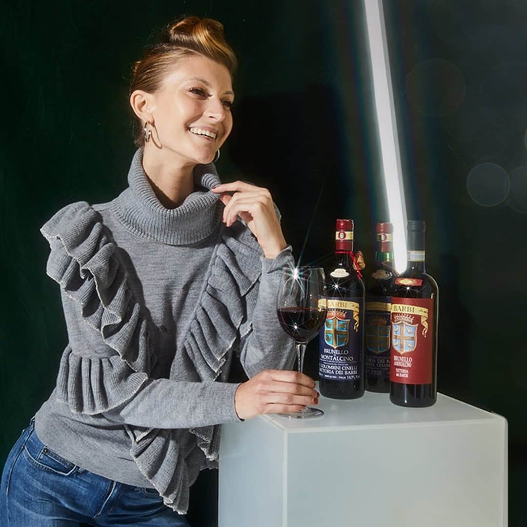 GILTのインスタグラム：「Your wish list is about to get a major upgrade. Take a note from our fashion director and grab her latest faves – including @fattoriadeibarbi wines. Consider it a gift to self. Link in bio.」