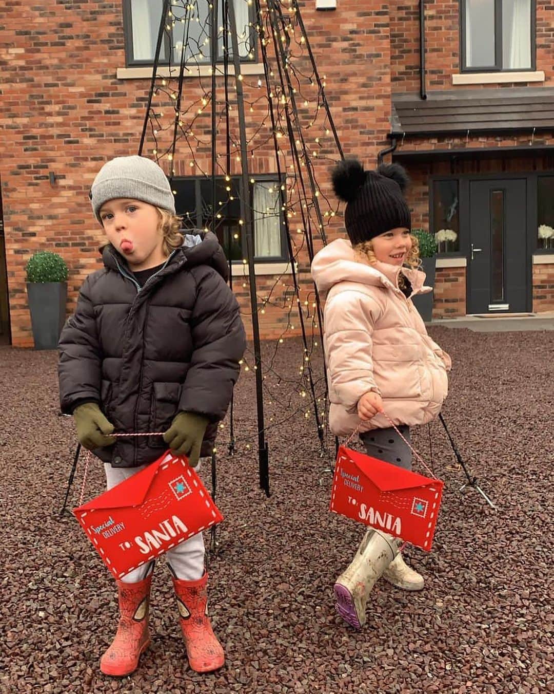 エリオット・ベネットのインスタグラム：「❤️❤️」