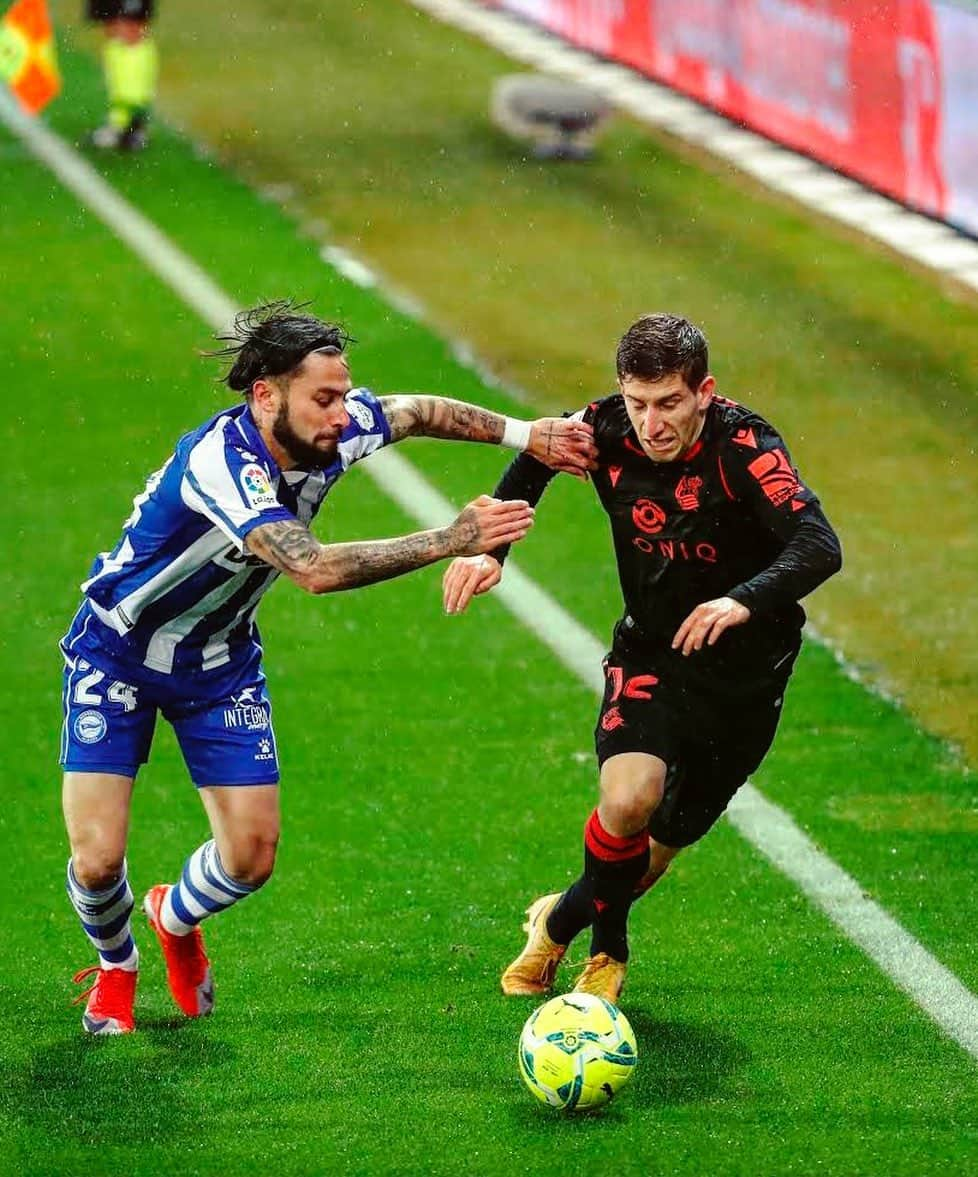 LFPさんのインスタグラム写真 - (LFPInstagram)「RUN! 🏃🏽  #Jota #Aihen #Alaves #RealSociedad #LaLiga #LaLigaSantander」12月7日 6時08分 - laliga