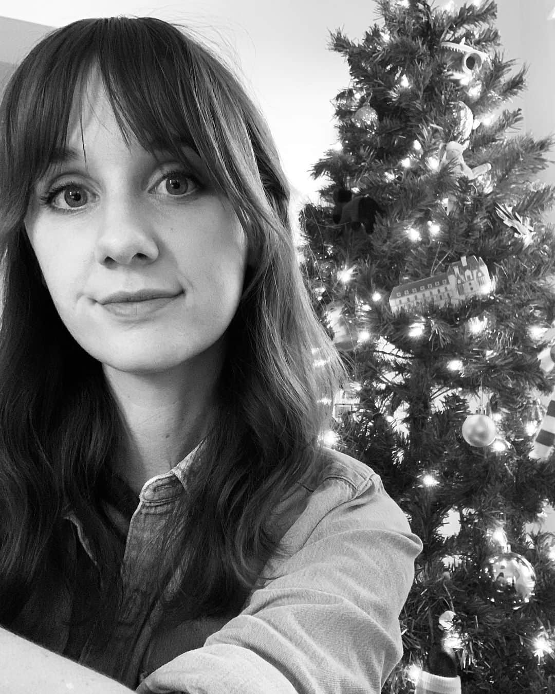 ローラ・スペンサーのインスタグラム：「I’ll Be (staying) Home for Christmas 🎵 #stayhome #staysafe」