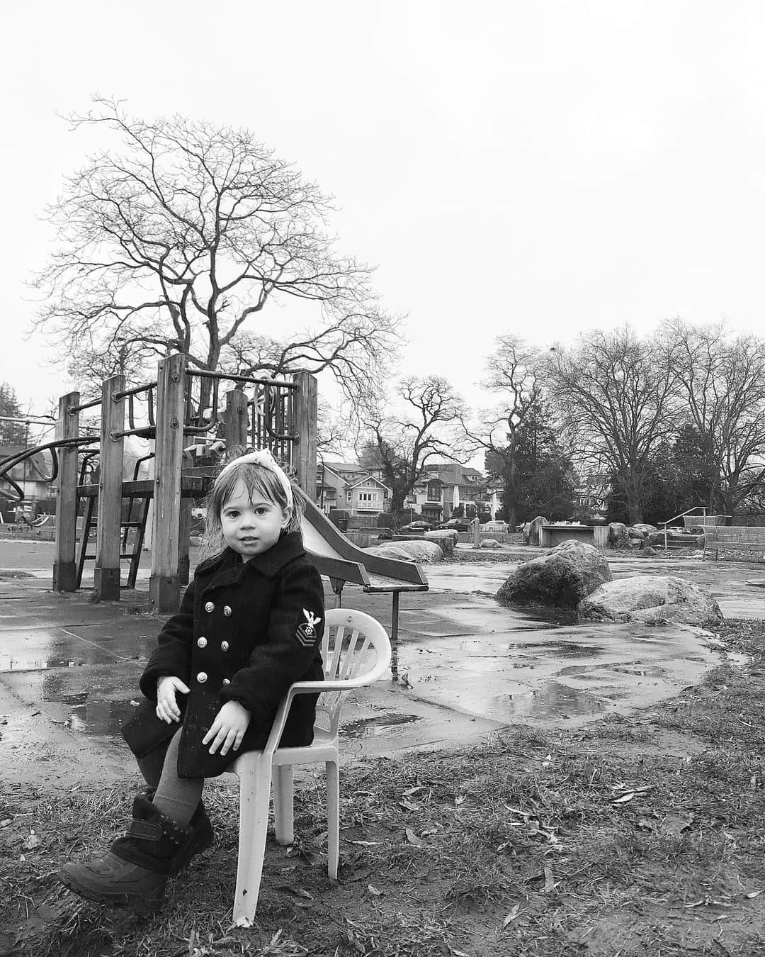 リンジー・フォンセカのインスタグラム：「Rainy day in the neighborhood.」